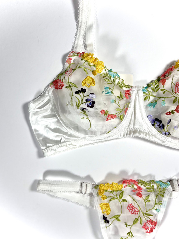 سوتین دانتل تور سفید نرم نرمک