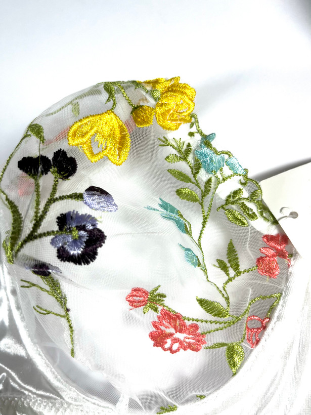 نمای نزدیک کاپ سوتین تورگاز نرم نرمک