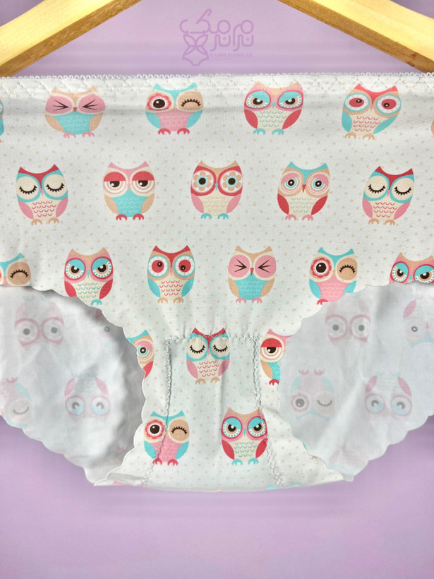 نمای نزدیک ست شورت و سوتین لیزری نرم نرمک طرح جغد