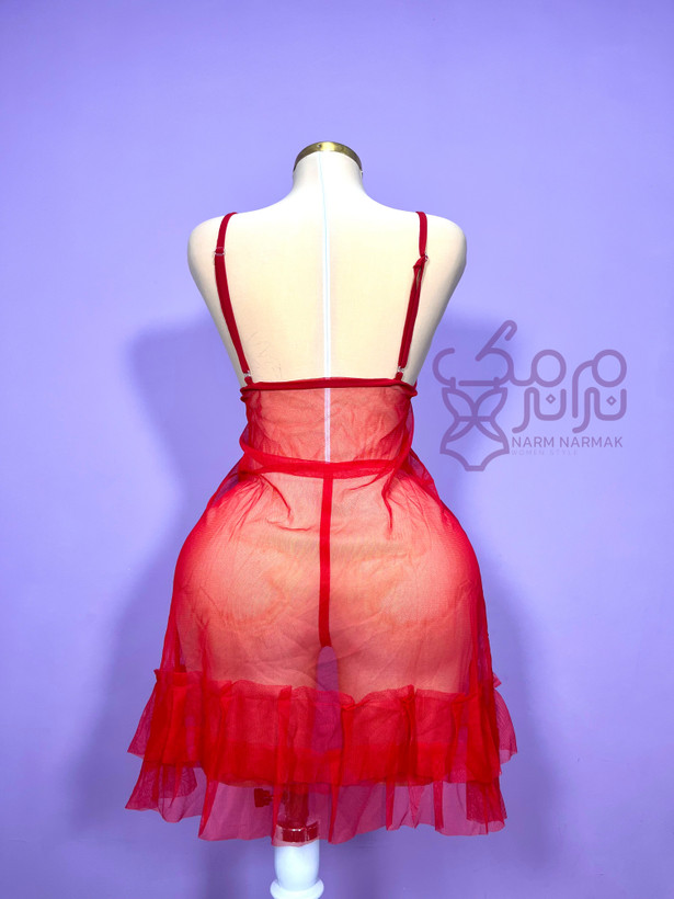 نمای پشت لباس خواب توری قرمز