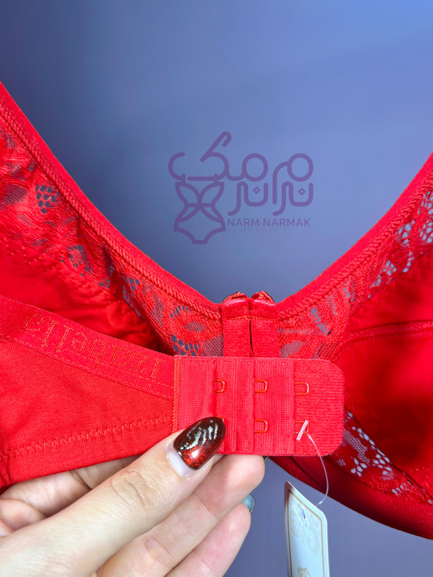 سوتین قرمز | نرم نرمک