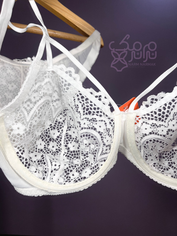 نمای داخل سوتین هارنس دار سفید | نرم نرمک