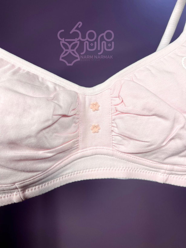 نمای نزدیک سوتین دخترانه بدون فنر | نرم نرمک